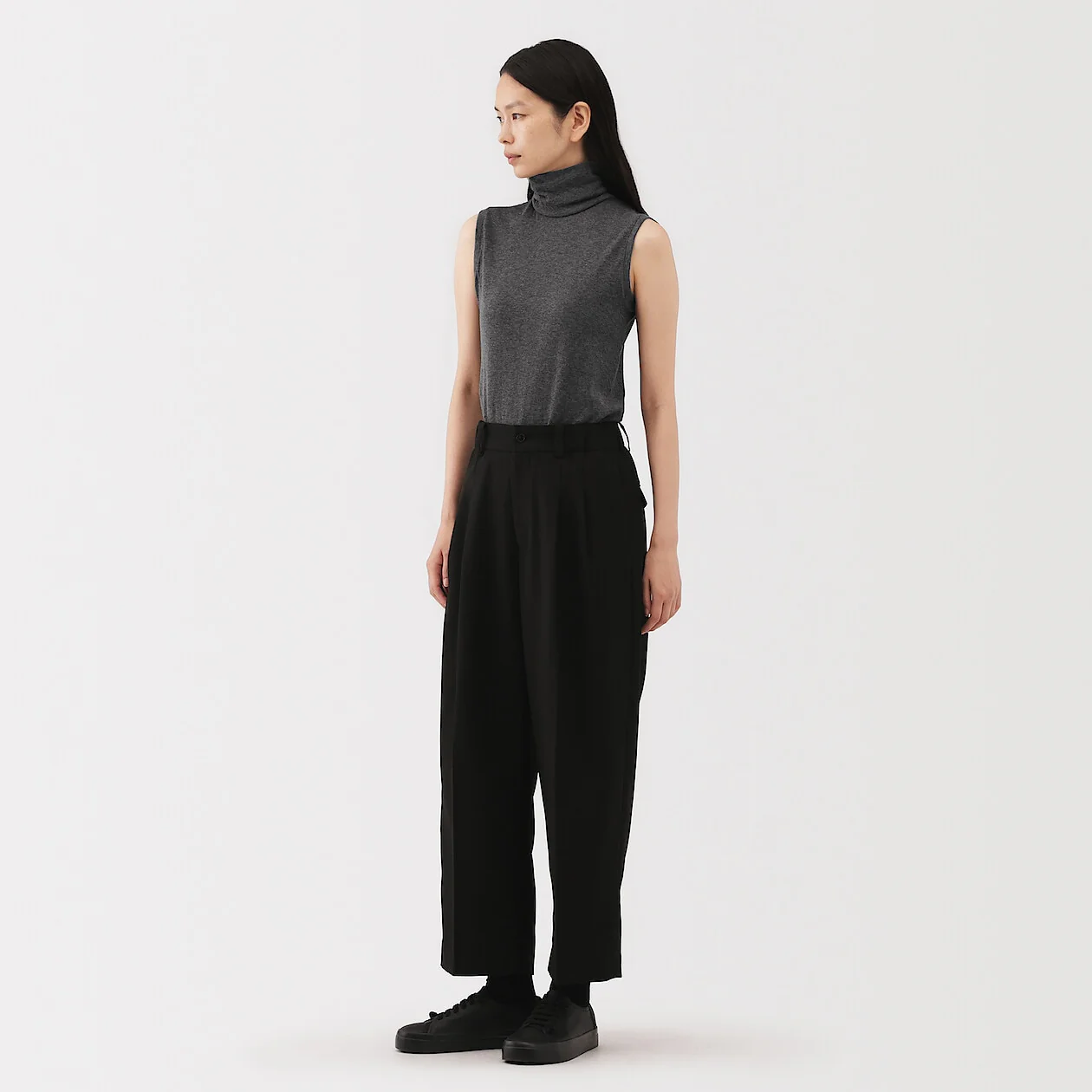 Cotton Cashmere Turtleneck Sleeveless T-Shirt - Image 11