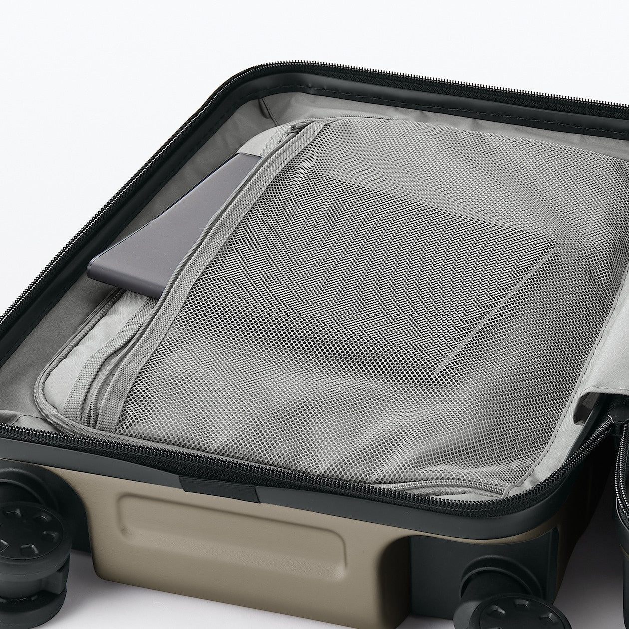 Hard Shell Suitcase - 20L (47cm) - Image 32