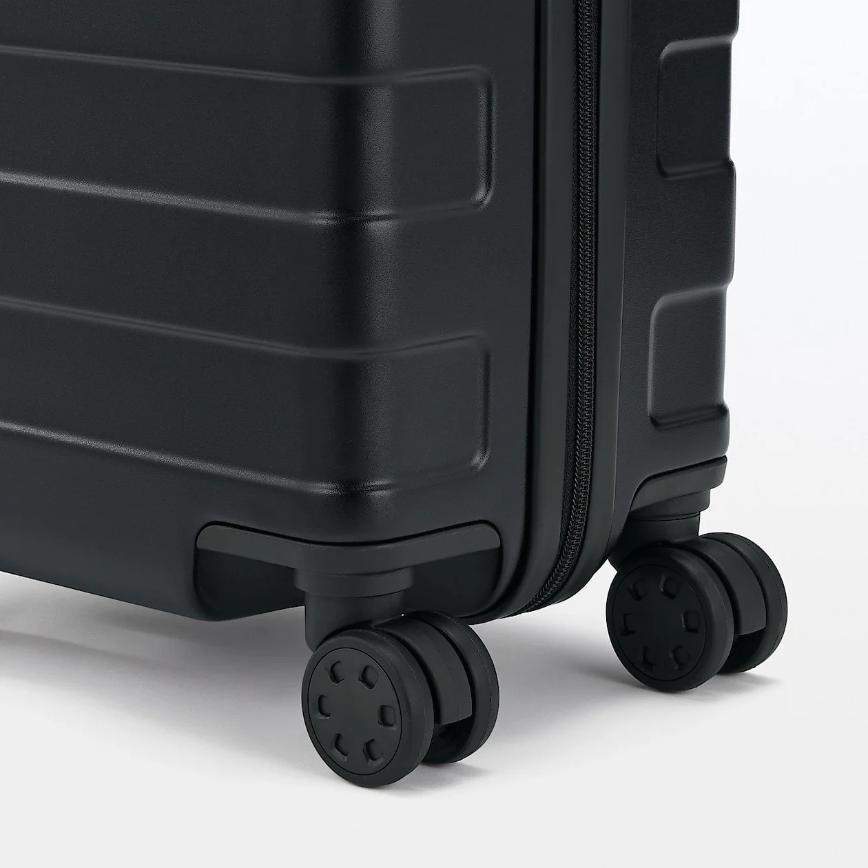Hard Shell Suitcase - 20L (47cm) - Image 22