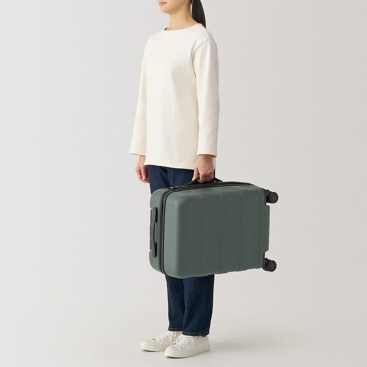 Hard Shell Suitcase - 36L (54cm) - Image 135
