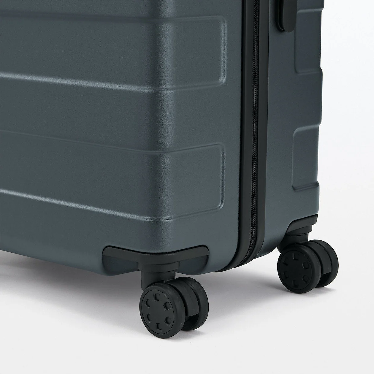 Hard Shell Suitcase - 75L (71.5cm) - Image 110