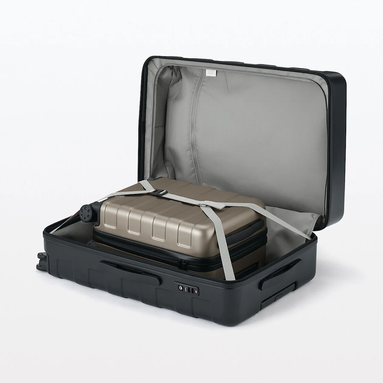 Hard Shell Suitcase - 75L (71.5cm) - Image 39
