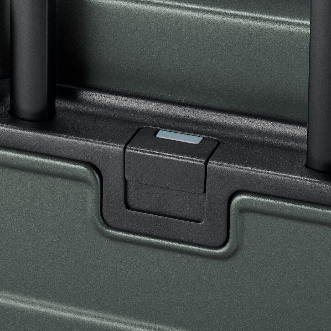 Hard Shell Suitcase - 75L (71.5cm) - Image 52
