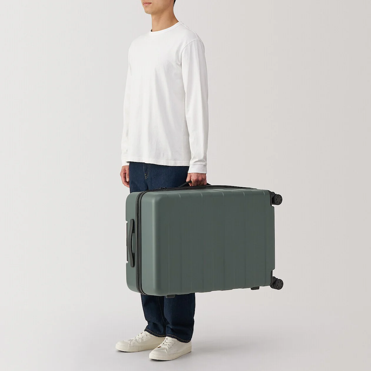 Hard Shell Suitcase - 75L (71.5cm) - Image 59