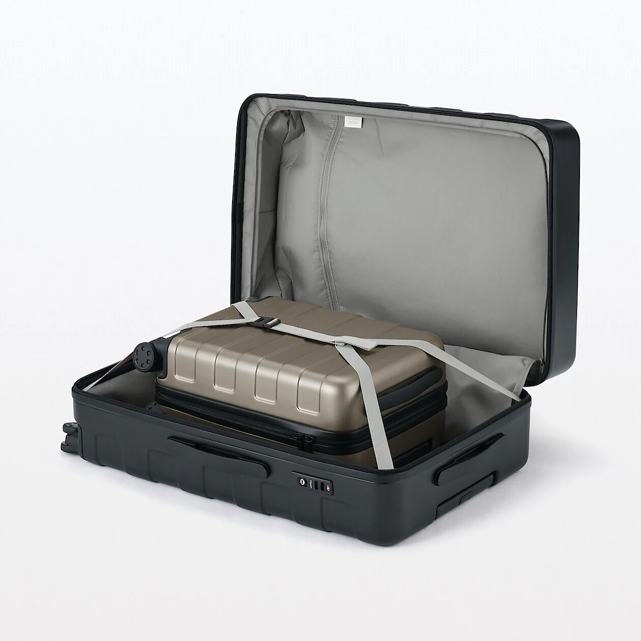 Hard Shell Suitcase - 75L (71.5cm) - Image 60