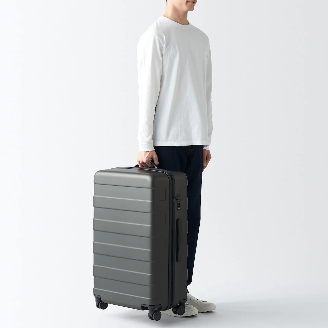 Hard Shell Suitcase - 75L (71.5cm) - Image 64
