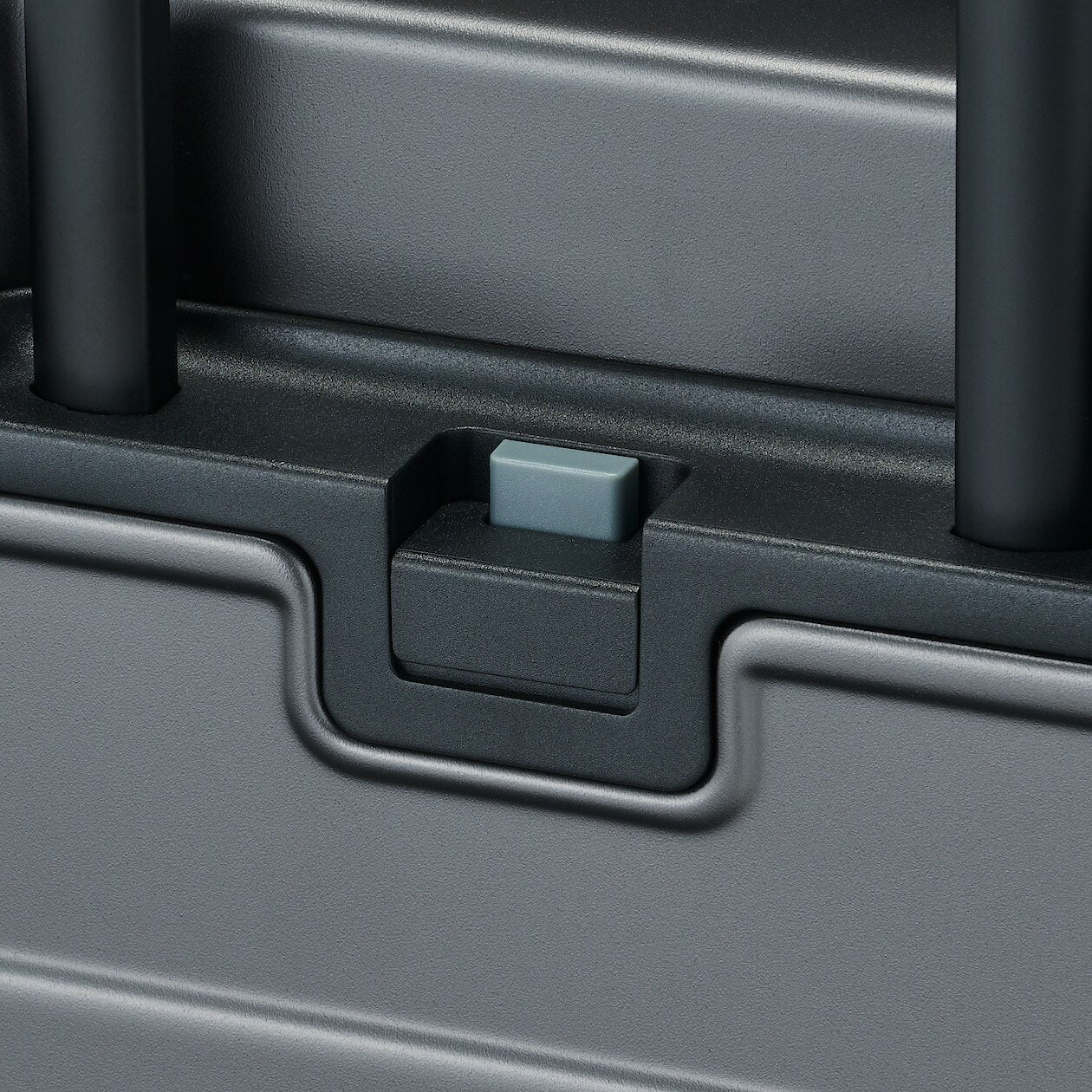 Hard Shell Suitcase - 75L (71.5cm) - Image 79