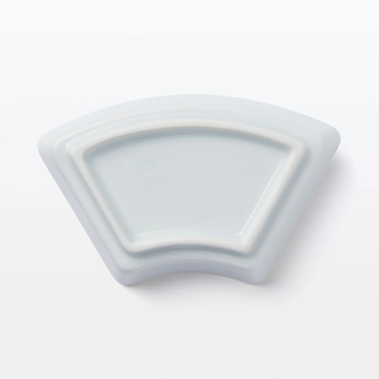 Hasami White Fortune Small Plate - Fan - Image 4