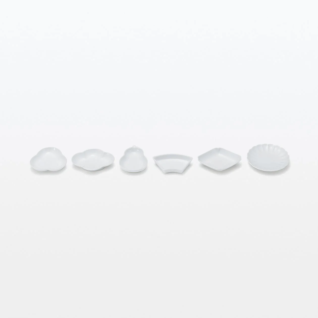 Hasami White Fortune Small Plate - Fan - Image 7