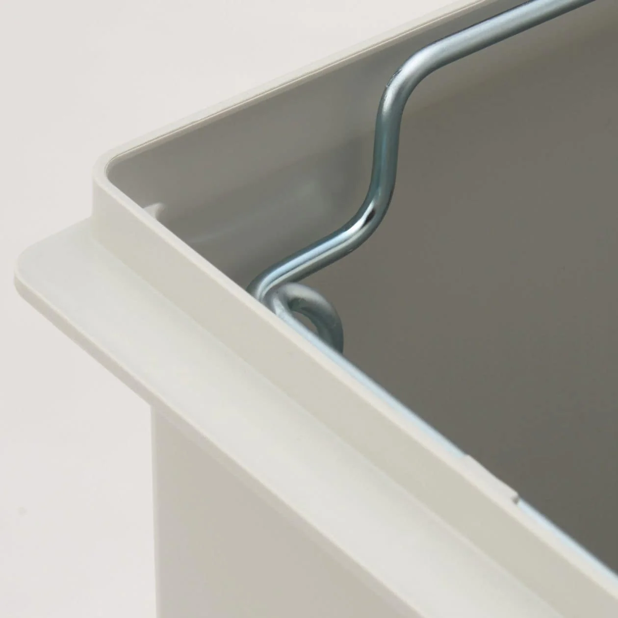 Polypropylene Rubbish & Dust Box - Small - Image 2