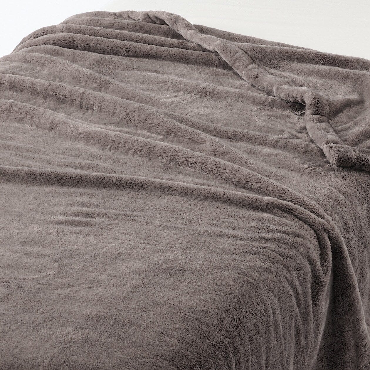 Recycled Warm Fibre Thick Blanket - Image 2