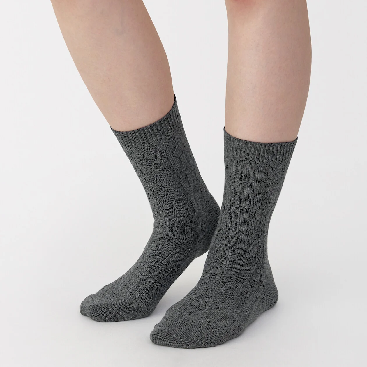 Right Angle Loose Top Cable Stitch Socks - Image 4