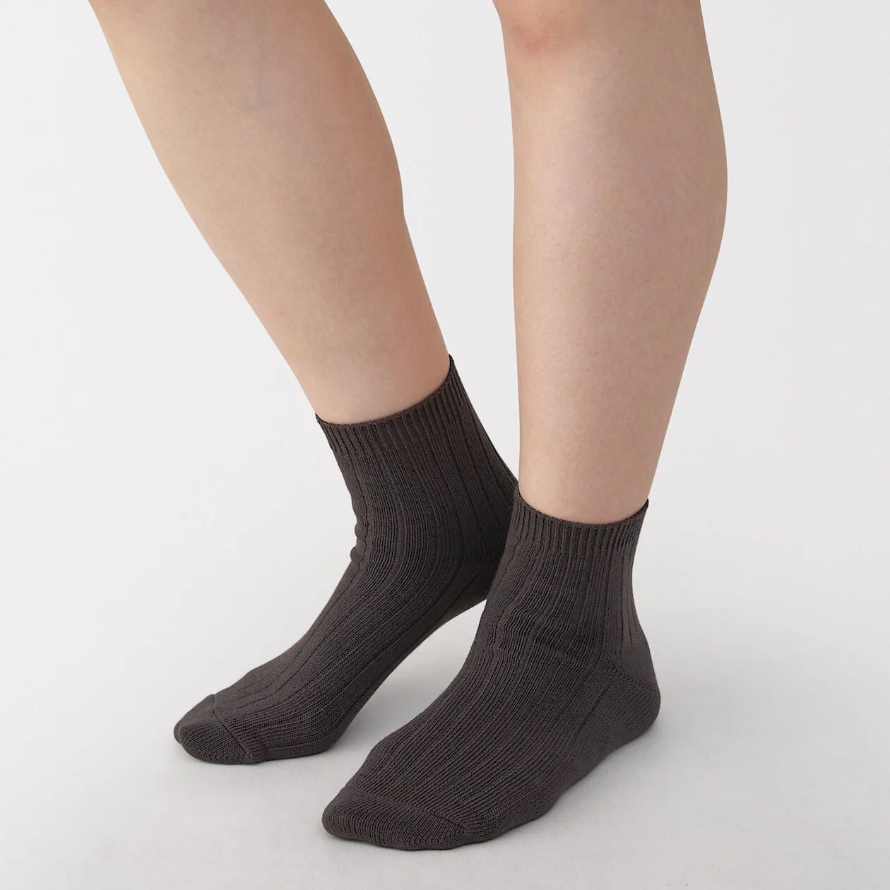Right Angle Soft Top Ribbed Short Socks - Image 10