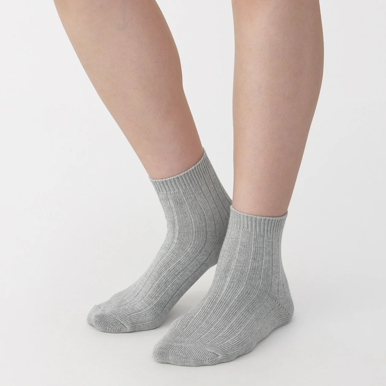 Right Angle Soft Top Ribbed Short Socks - Image 12