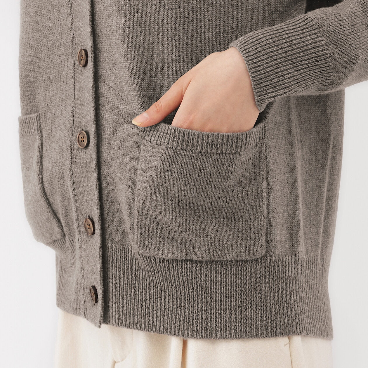 Washable Wool Mid-Gauge V-Neck Cardigan - Image 11