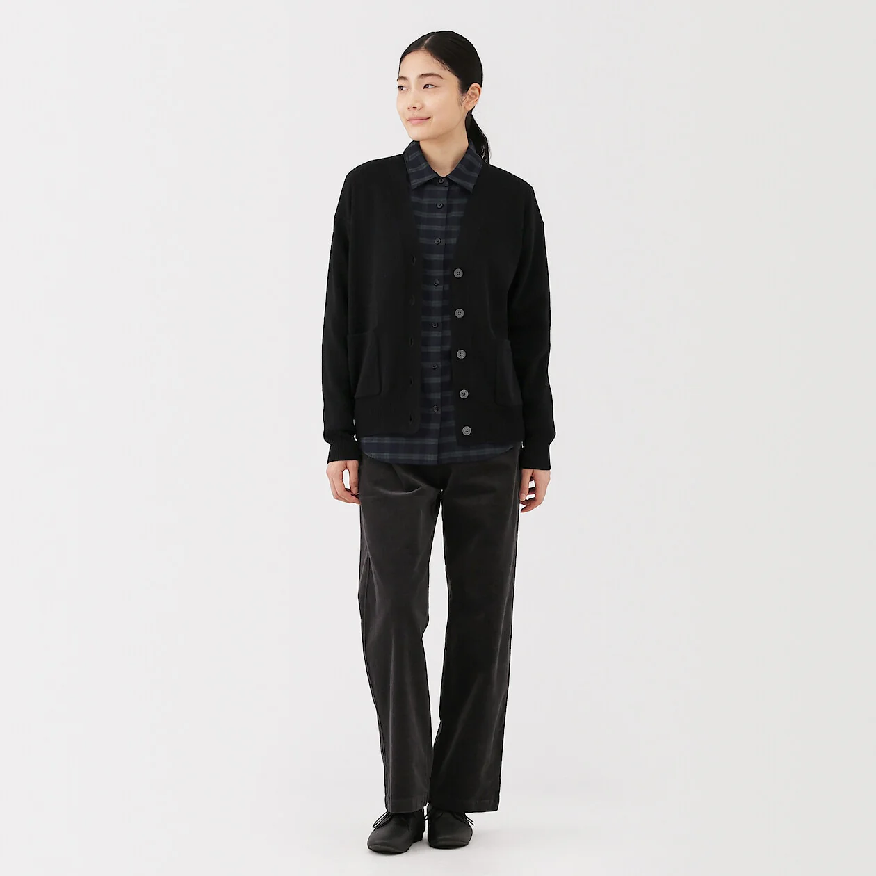 Washable Wool Mid-Gauge V-Neck Cardigan - Image 19