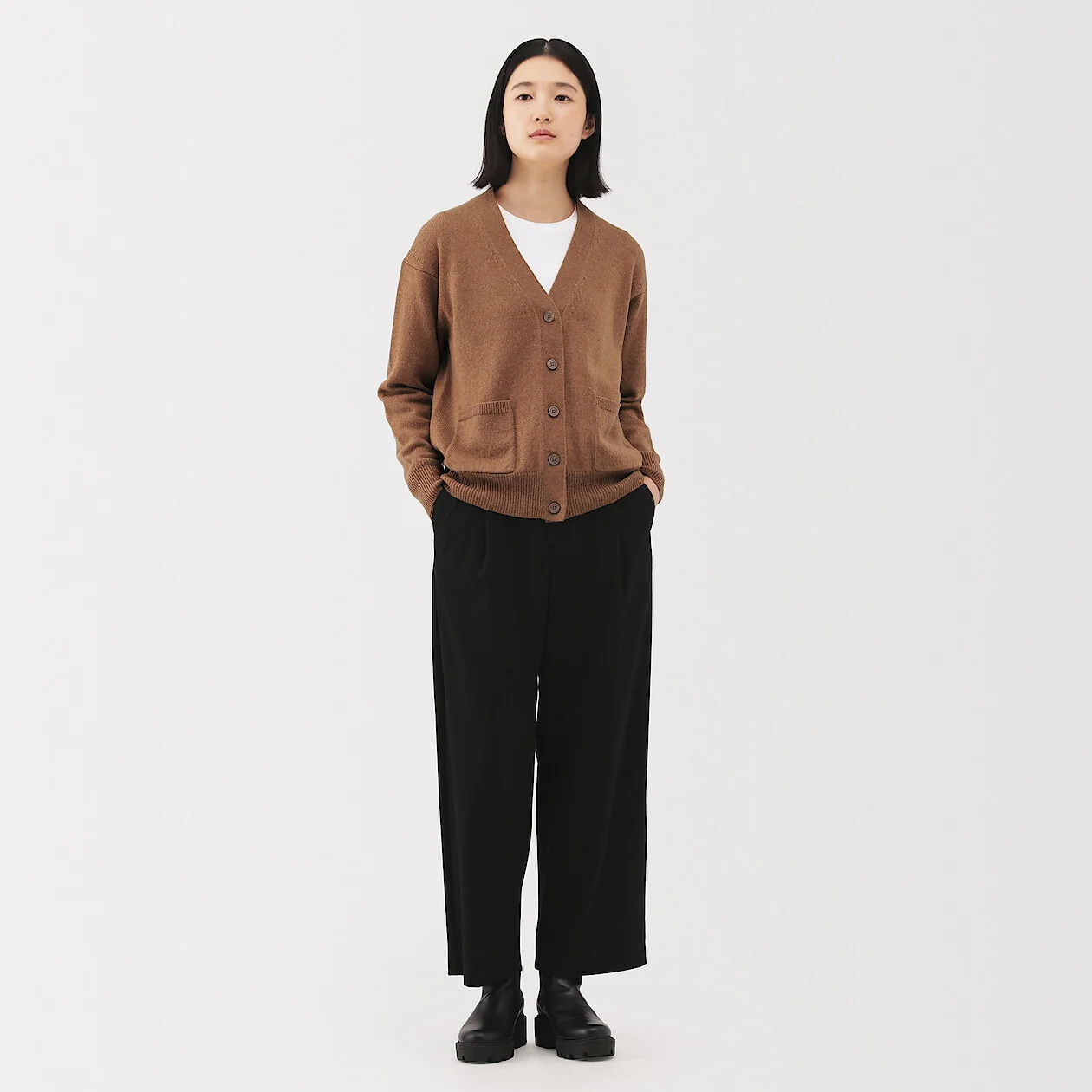 Washable Wool Mid-Gauge V-Neck Cardigan - Image 27
